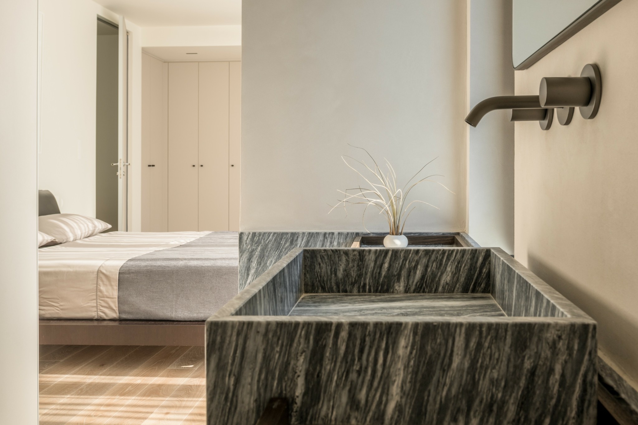 Διόνυσος: Μια νέα εντυπωσιακή κατοικία-καταφύγιο μέσα στο πευκοδάσος