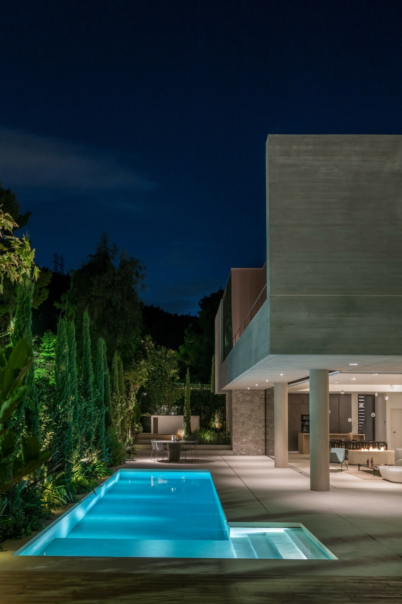 Διόνυσος: Μια νέα εντυπωσιακή κατοικία-καταφύγιο μέσα στο πευκοδάσος