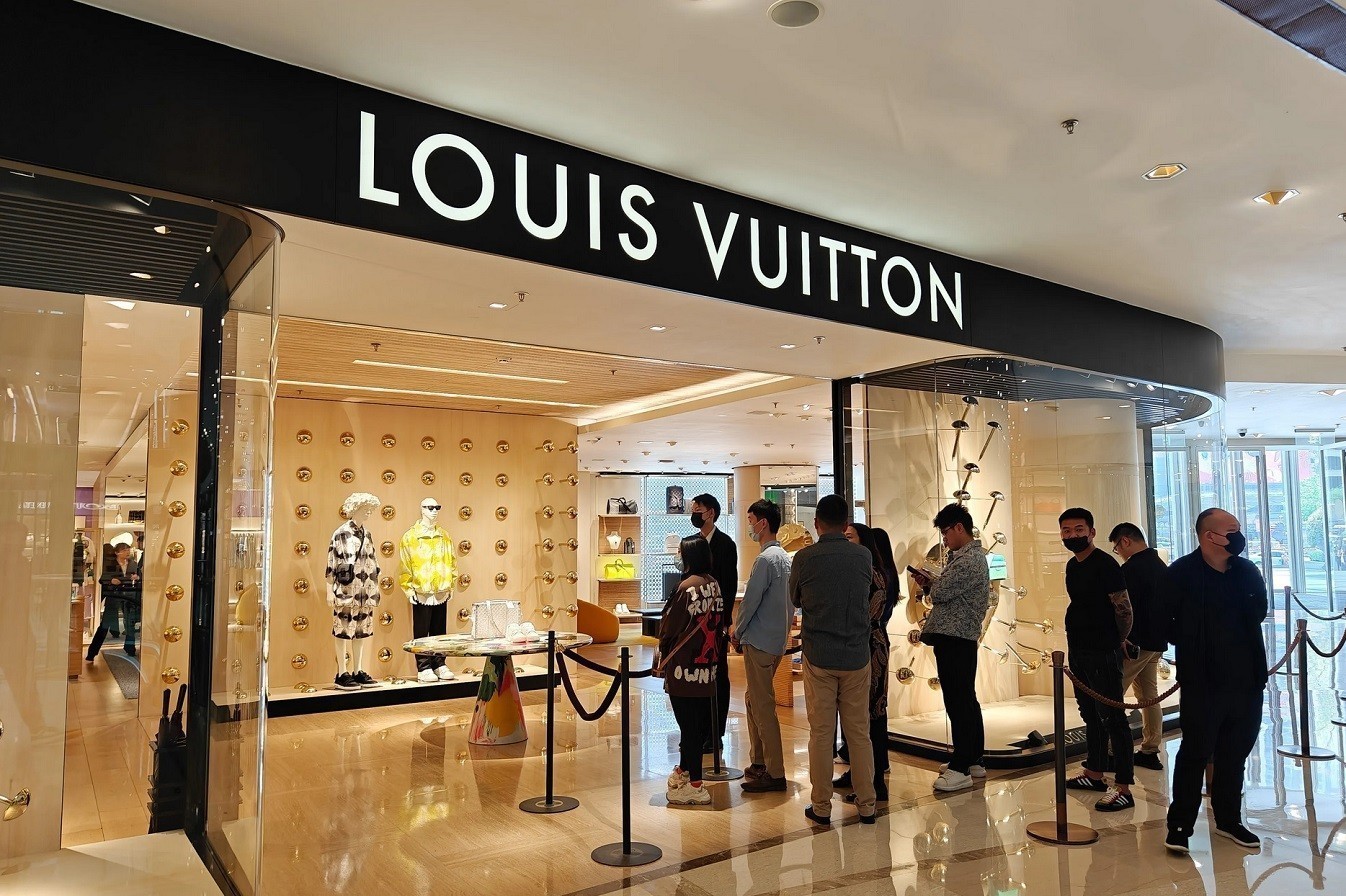 Πώς οι οίκοι πολυτελείας παρασύρονται από την κινεζική κρίση (πίνακες)