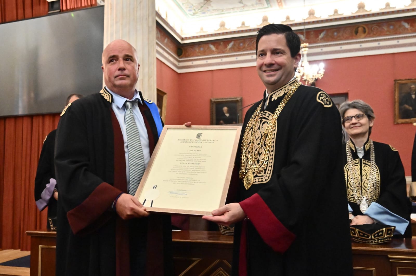 Το ΕΚΠΑ αναγόρευσε σε επίτιμο διδάκτορα τον Ανδρέα Δρακόπουλο και τίμησε την προσφορά του Ιδρύματος Σταύρος Νιάρχος (vid)