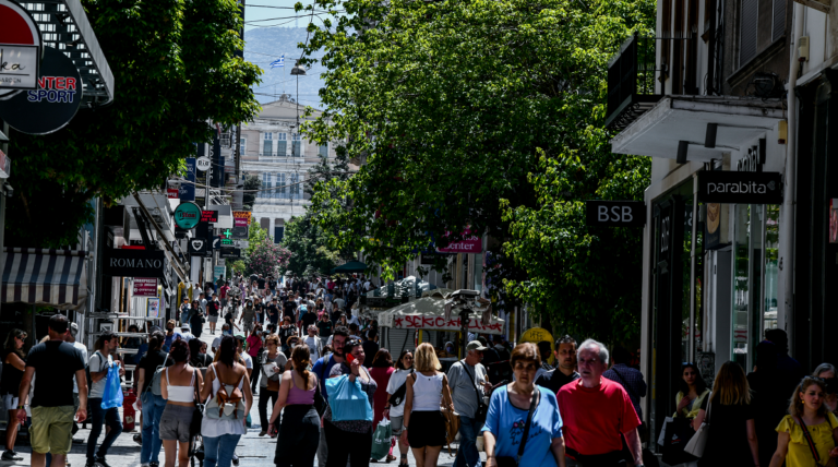 Κορωνοϊός: Πώς κινείται η θερινή έξαρση στην επικράτεια – Υψηλό το κύμα των εισαγωγών τις τελευταίες εβδομάδες