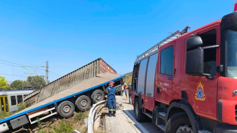Αυλίδα: Συνελήφθη ο οδηγός της νταλίκας που συγκρούστηκε με τρένο