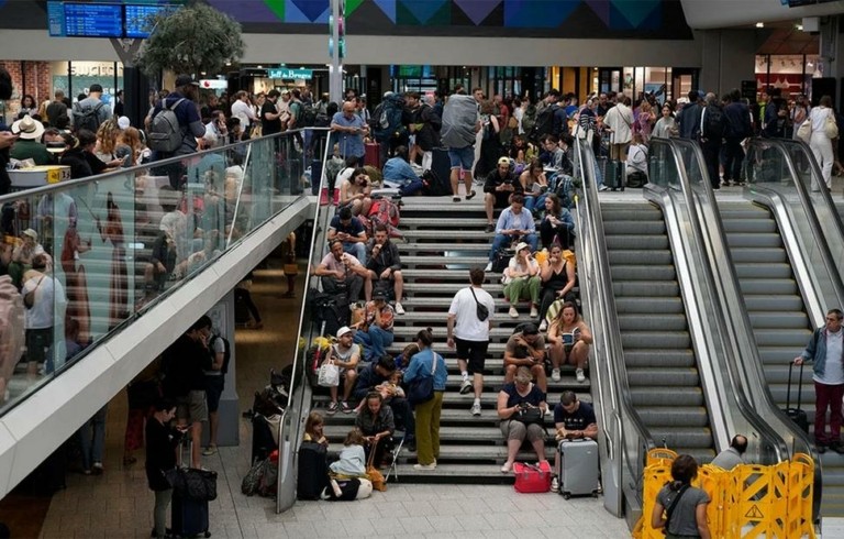 Γαλλία: Χάος στους σιδηροδρόμους μετά το σαμποτάζ – Απίστευτη ταλαιπωρία για τους ταξιδιώτες (upd)