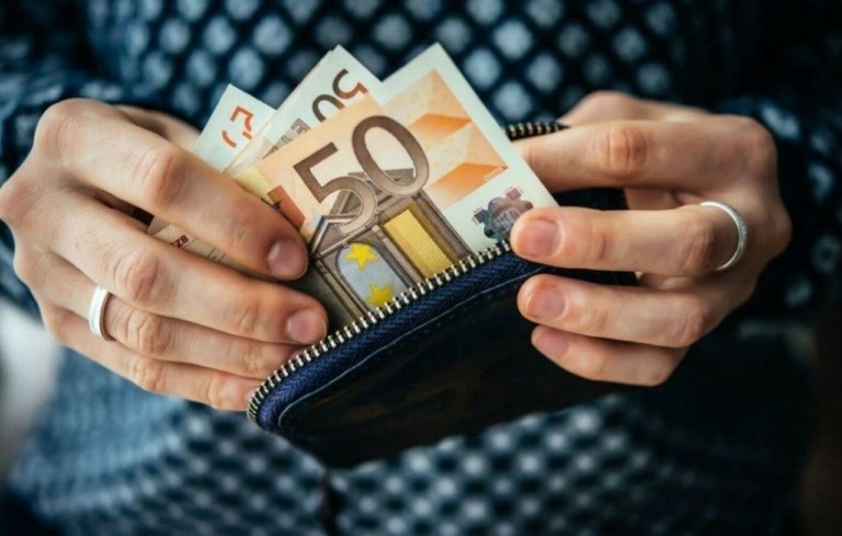 ΟΟΣΑ: Μεξικάνοι και Έλληνες οι 2 εθνικότητες με τους χειρότερους μέσους μισθούς (πίνακας)