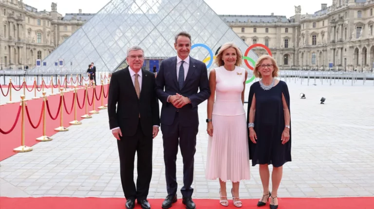 Ολυμπιακοί Αγώνες 2024: Το δείπνο του Μακρόν στον Λούβρο για τους ηγέτες, οι παρόντες και οι απόντες (pics + vid)