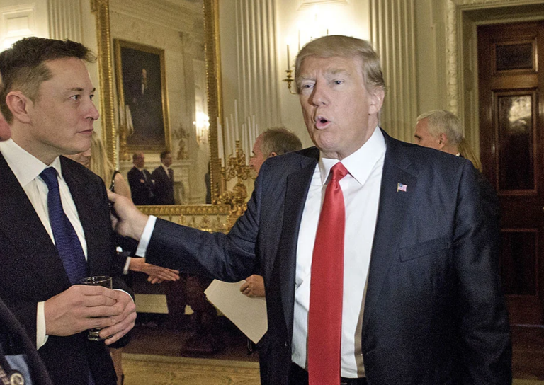 Bloomberg: Ο Μασκ στηρίζει Τραμπ – «Σημαντική» δωρεά για την εκλογή του από τον δισεκατομμυριούχο