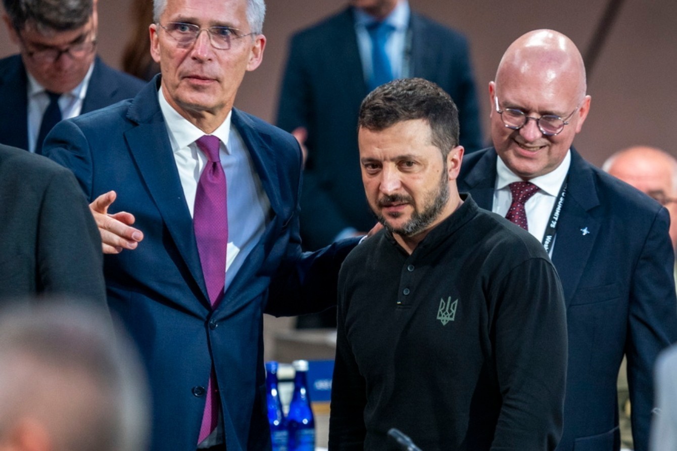 Παράδοσεις όπλων χωρίς περιορισμούς χρήσης ζήτησε ο Ζελένσκι από τα κράτη-μέλη του ΝΑΤΟ