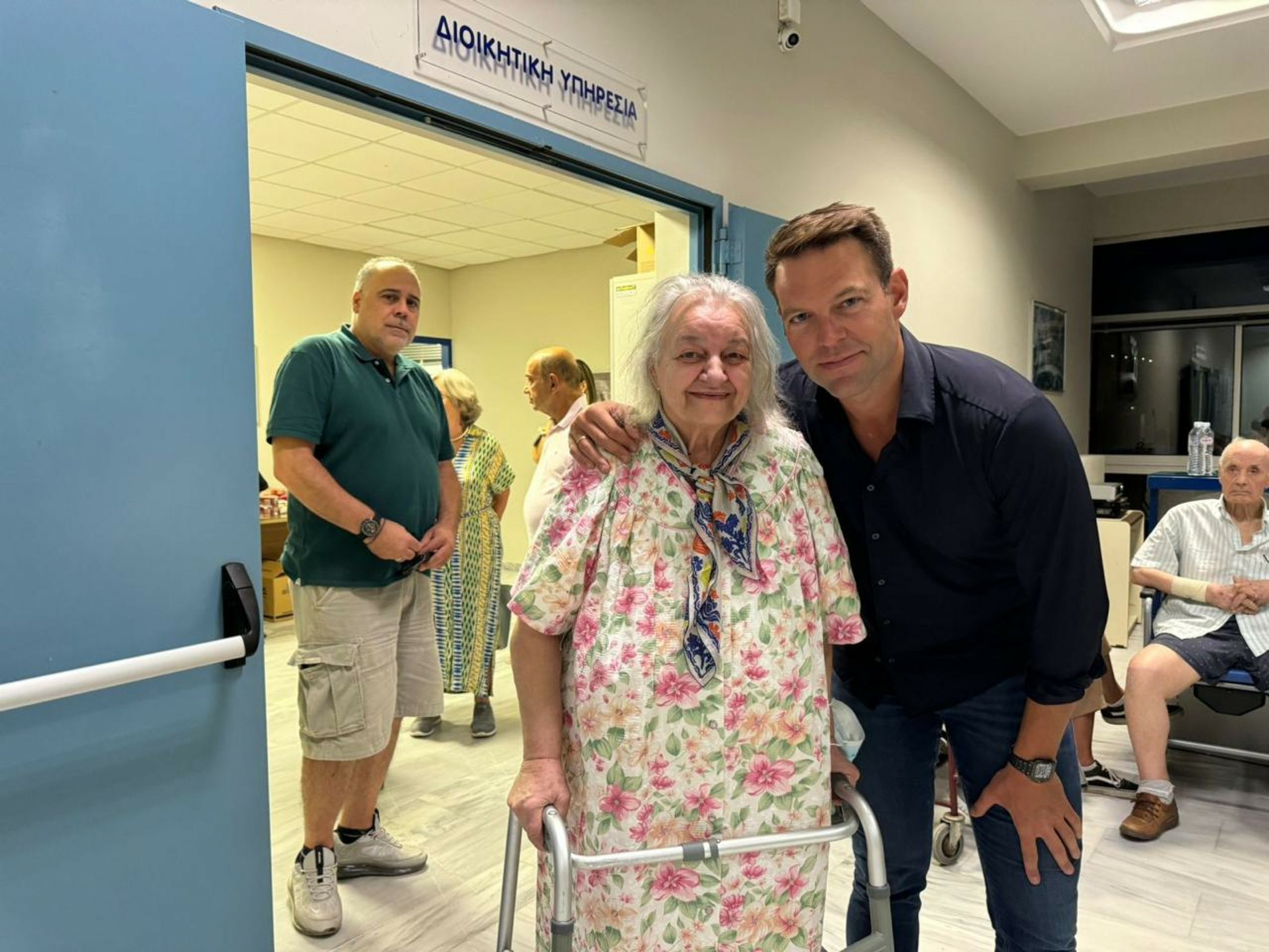 Κασσελάκης: Επίσκεψη σε δομή πληγέντων από τη φωτιά στα Μελίσσια (tweet)