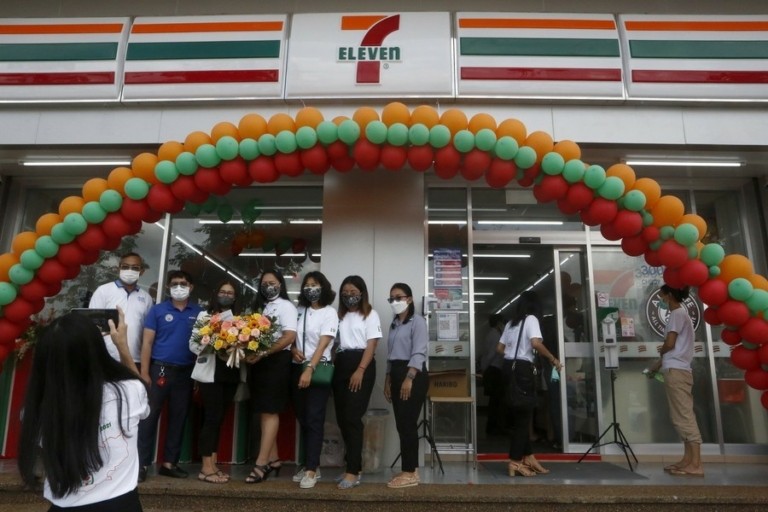 7-Eleven: Η Νο1 αλυσίδα ψιλικών στον κόσμο θεώρησε «ψιλά» τα 38 δισ. για deal εξαγοράς