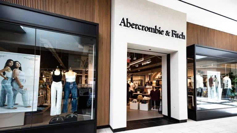 Abercrombie & Fitch: Πανηγυρική επιστροφή στο Χονγκ Κονγκ έπειτα από οκτώ χρόνια (vid)