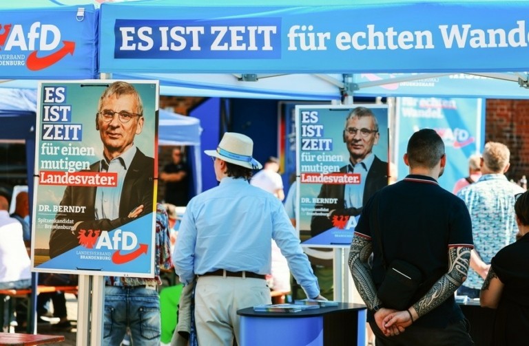 Γερμανία – εκλογές: Το αυγό του φιδιού επωάστηκε και φέρνει ιστορική πρωτιά της ακροδεξιάς (pics)
