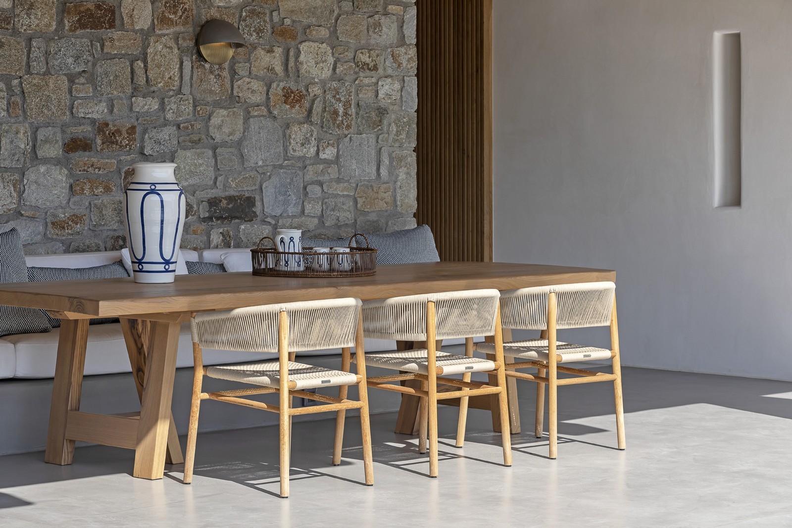 Furniture Gallery: Πώς μια εταιρεία στο Μοσχάτο άλλαξε τα δεδομένα στο design επίπλων