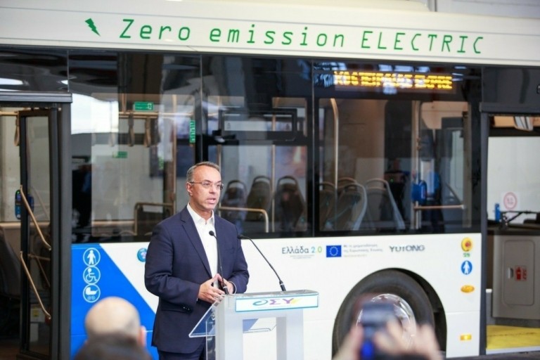 Σταϊκούρας: Υπογράφεται η σύμβαση για 300 νέα λεωφορεία με leasing (vid)