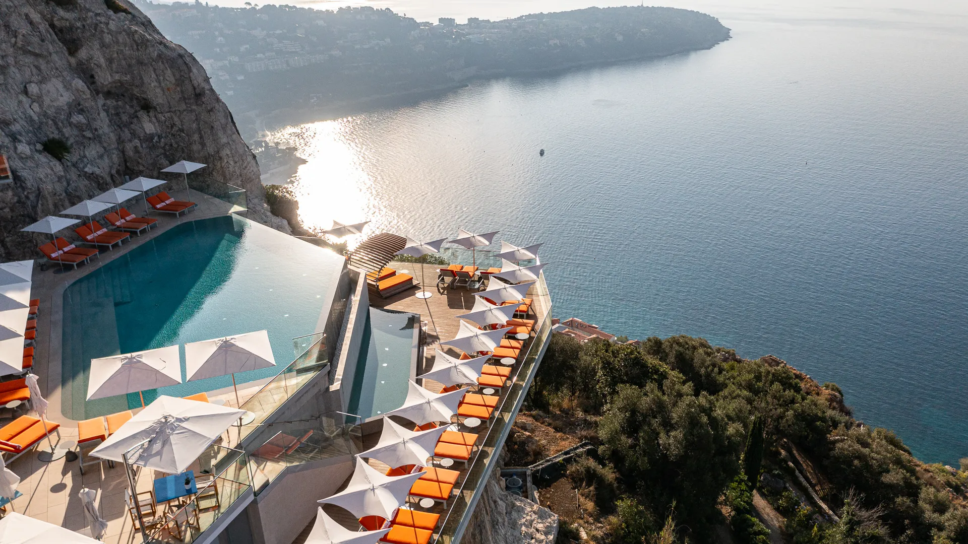 Το πιο θεαματικό ξενοδοχείο στο Μονακό ατενίζει την Κυανή Ακτή πανοραμικά