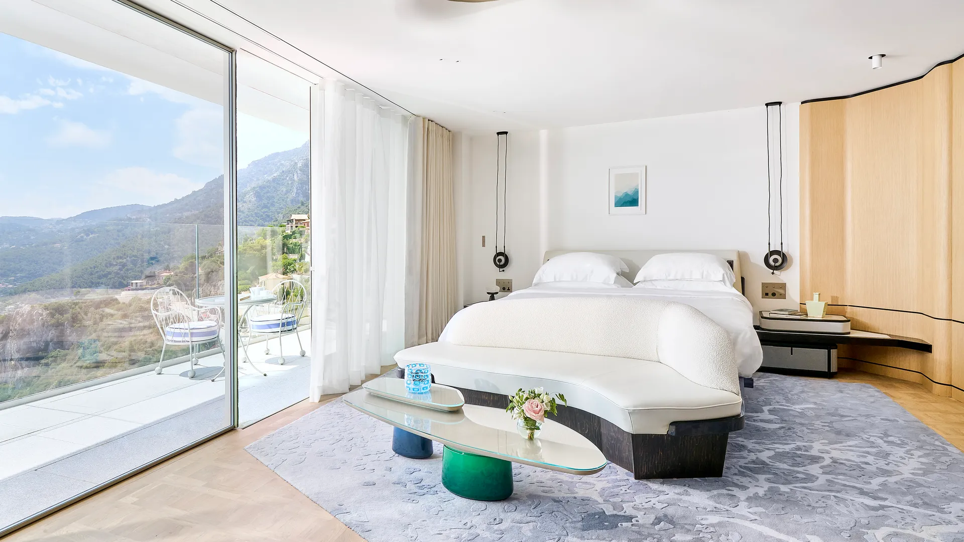 Το πιο θεαματικό ξενοδοχείο στο Μονακό ατενίζει την Κυανή Ακτή πανοραμικά