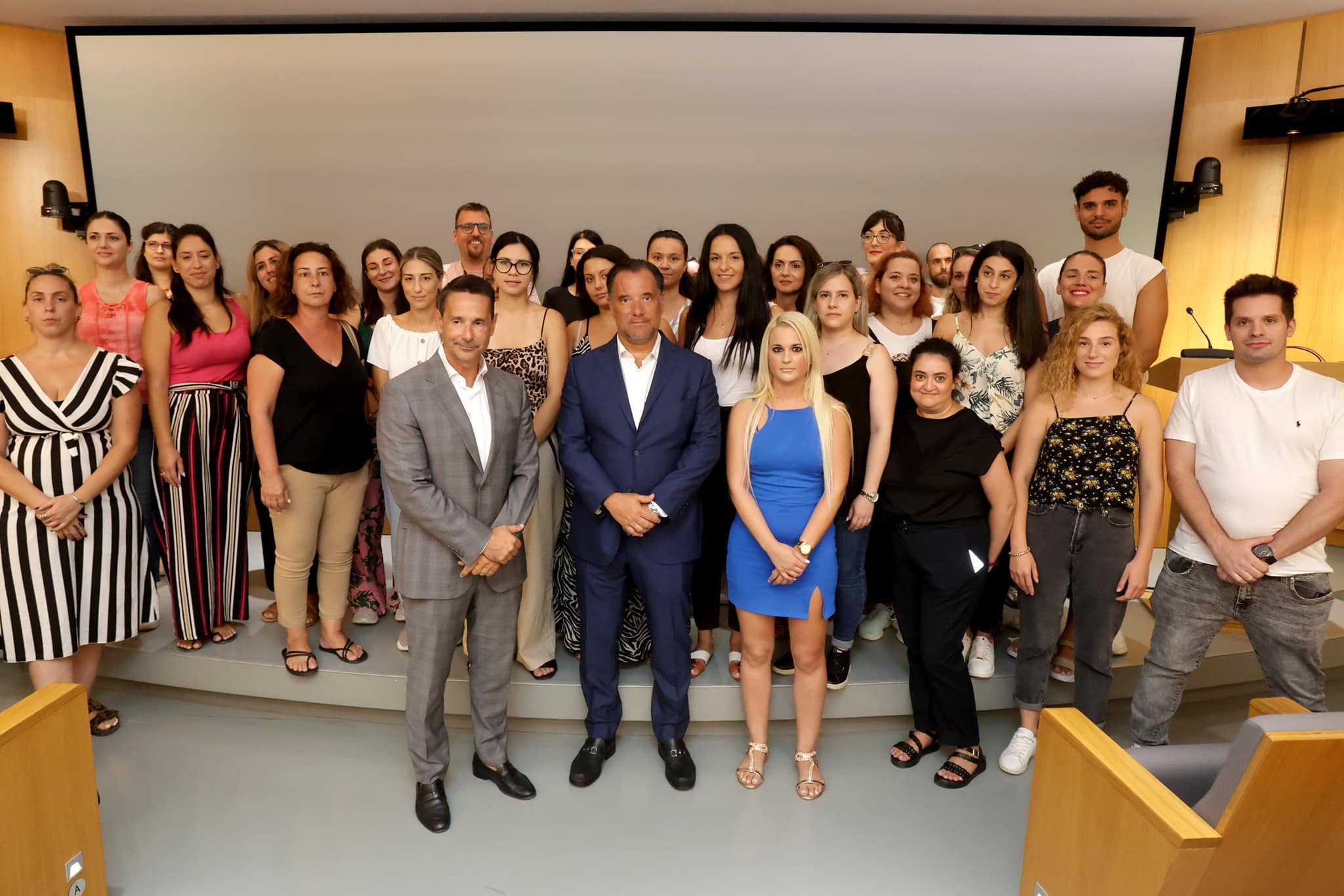 Επίσκεψη Γεωργιάδη στον «Ευαγγελισμό» – «Άλλοι 165 νοσηλευτές στο ΕΣΥ έως το τέλος του μήνα»