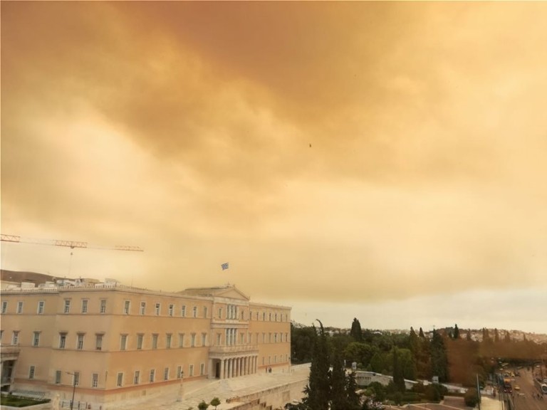 Bloomberg: Σε κόκκινο συναγερμό η Ελλάδα για πυρκαγιές