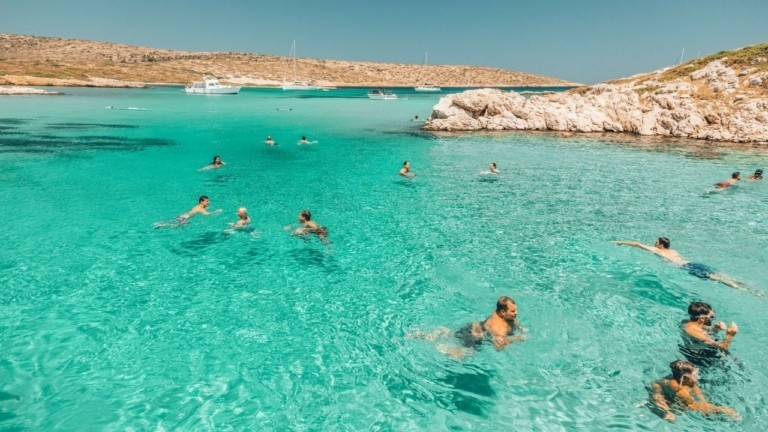 Far Away Travel Blog: Ενα ελληνικό νησί στους 10 πιο αυθεντικούς εξωτικούς προορισμούς του κόσμου 