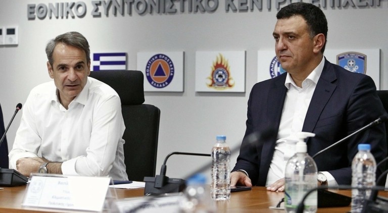 Στο Ενιαίο Συντονιστικό Κέντρο Επιχειρήσεων και Διαχείρισης Κρίσεων ο Μητσοτάκης