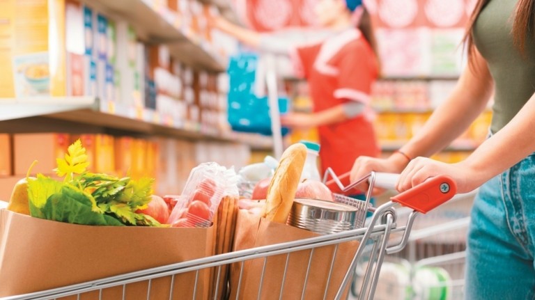 Σούπερ μάρκετ: Μάχη για το συνάλλαγμα των τουριστών