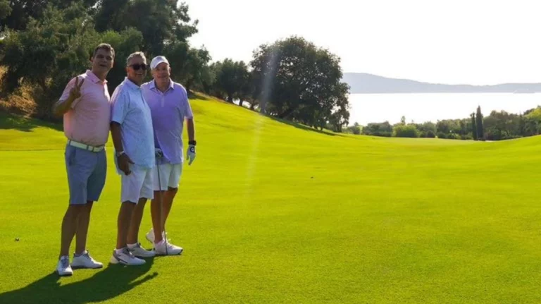 Ο Μεξικανός δισεκατομμυριούχος που «τράκαρε» με θαλαμηγό που ανήκε στον Τζομπς, κάνει διακοπές στην Ελούντα