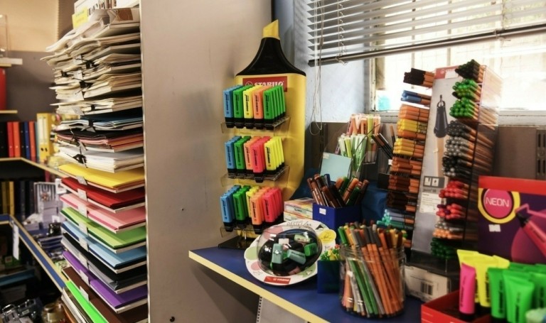 Σε ισχύ το καλάθι με τα σχολικά είδη – Έλεγχοι από τη ΔΙΜΕΑ για το περιθώριο κέρδους και ανατιμήσεις