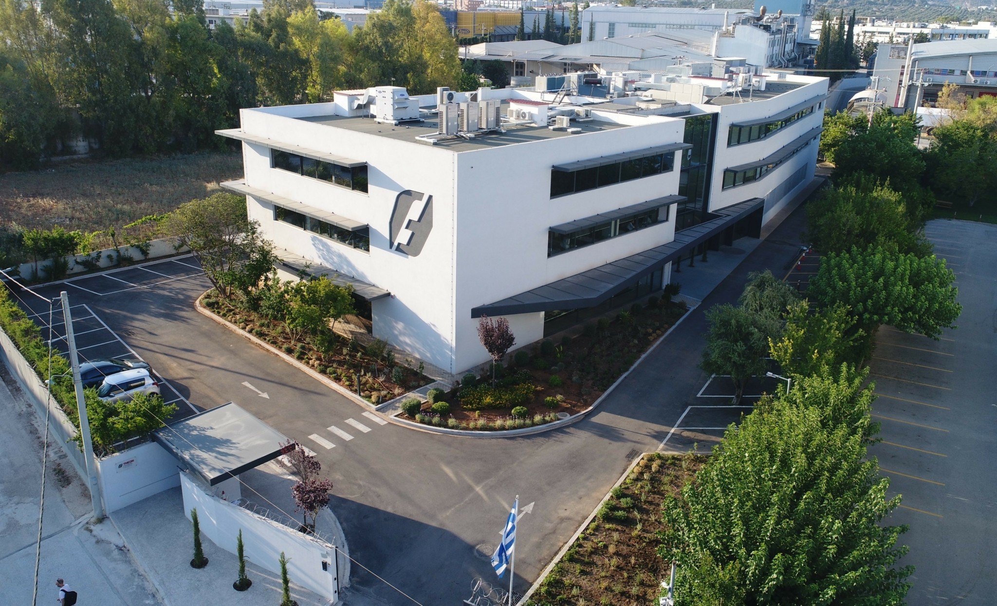 THEON International: Νέα χρηματοδότηση €300 εκατ. από 9 τράπεζες για επενδύσεις και ανάπτυξη