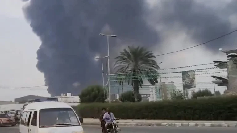 Ισραήλ: Μαζική αεροπορική επίθεση στο λιμάνι – ορμητήριο των Χούθι στην Υεμένη (tweets + vid)