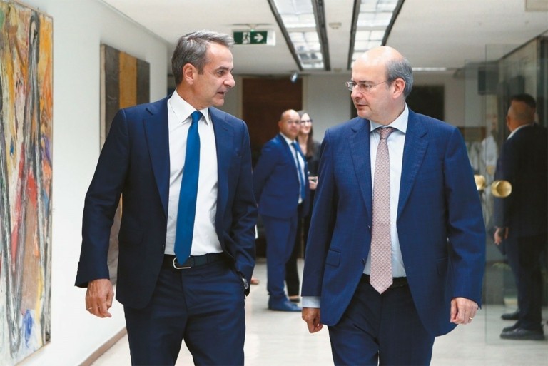 Στενά τα περιθώρια για νέες παροχές