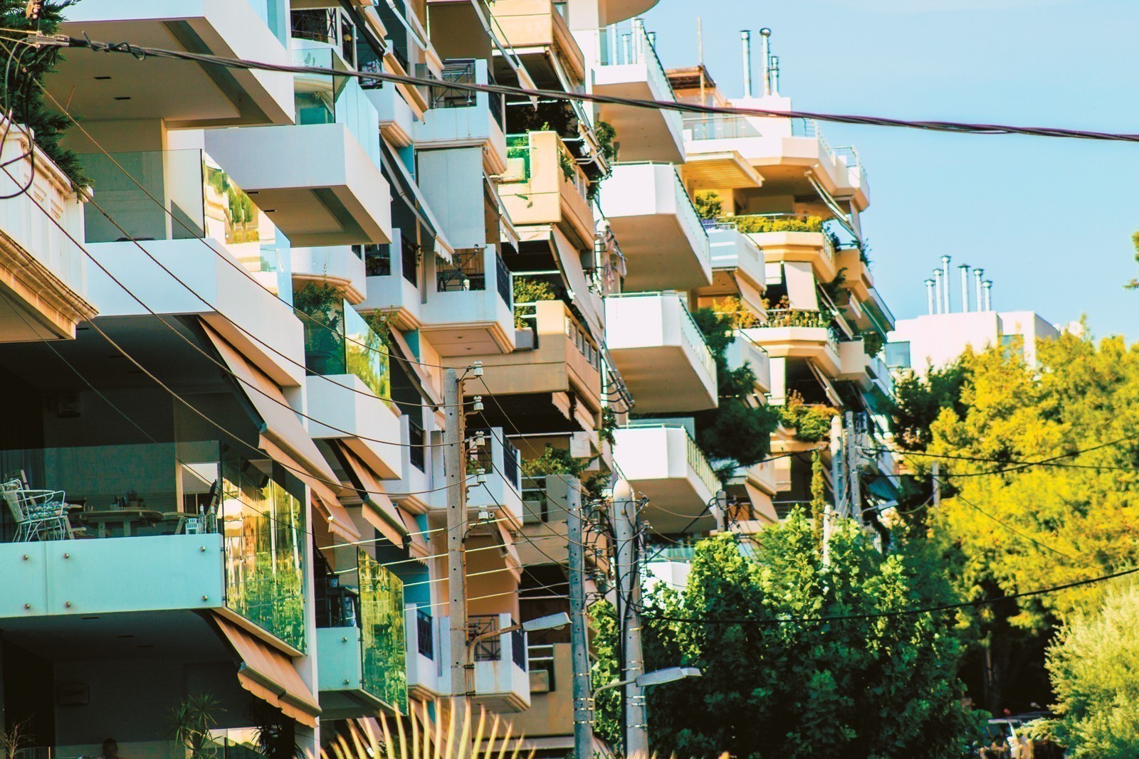 Ενεργειακή μετάβαση κτηρίων: 400.000 κατοικίες θα ανακαινιστούν ως το 2030 με κόστος 13,5 δισ. ευρώ