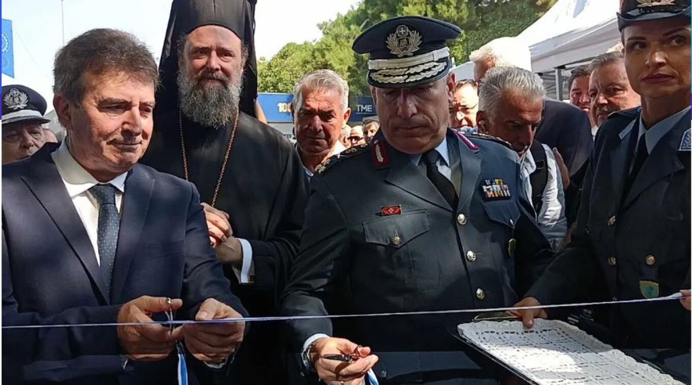 Χρυσοχοΐδης: Θέτουμε σε εφαρμογή panic button για ανήλικους