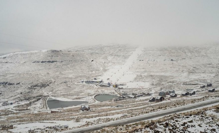 Νότια Αφρική: Σφοδρές χιονοπτώσεις, έκλεισαν δρόμοι, εγκλωβίστηκαν οδηγοί