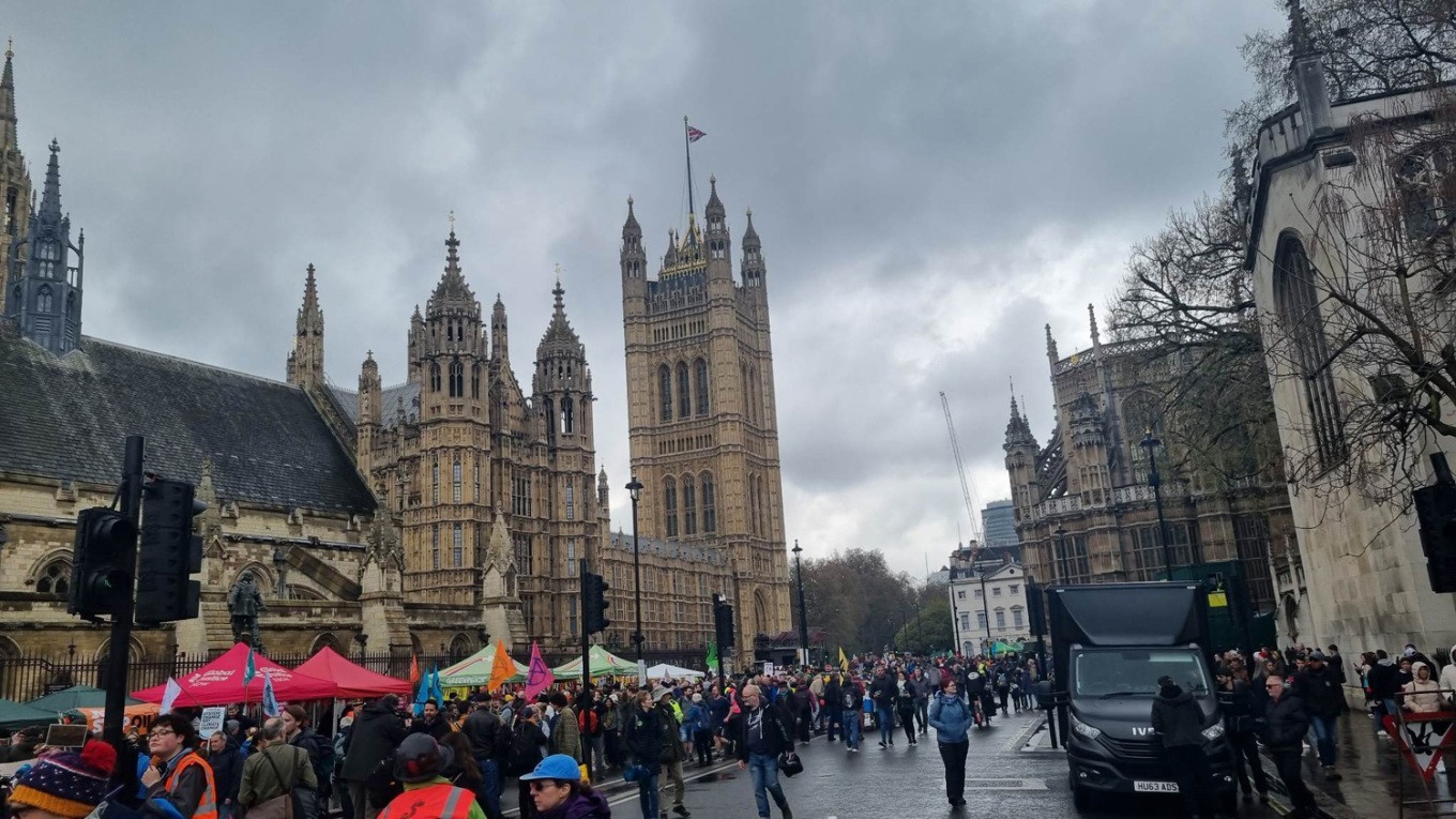 BOE: Αμετάβλητα στο 5% τα επιτόκια