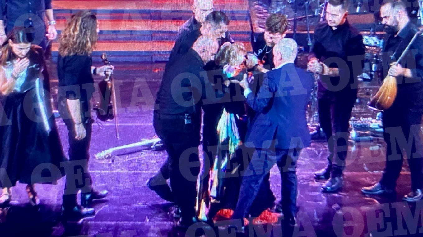 Μαρινέλλα: Λιποθύμησε στη σκηνή του Ηρωδείου