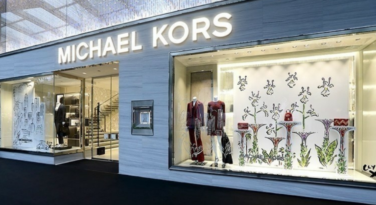 Michael Kors: Είναι δύσκολο να είσαι μεγάλο όνομα και να πουλάς τσάντες στην εποχή του Tik Tok και της Τέιλορ Σουίφτ