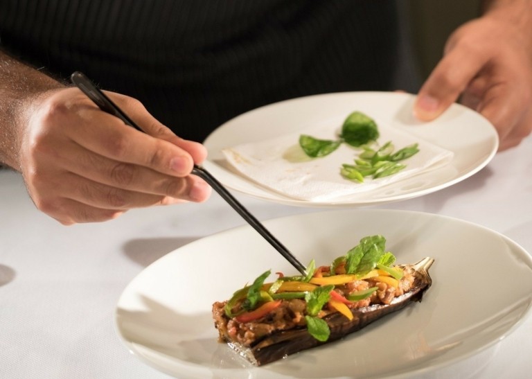 ΑΑΔΕ: Λουκέτο σε εστιατόριο με αστέρι Michelin στην Αθήνα – Δεν εξέδωσε αποδείξεις 7.200 ευρώ