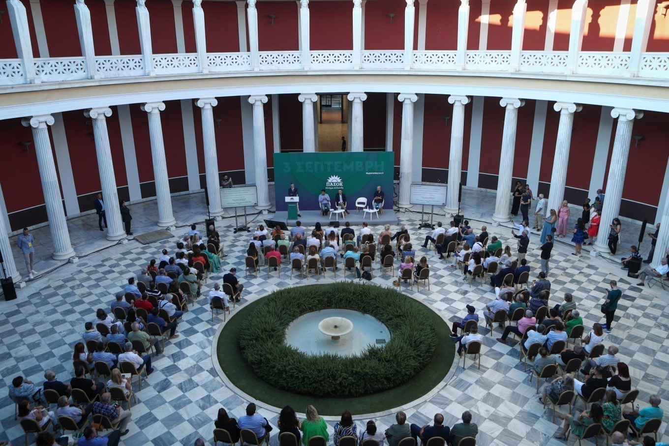 ΠΑΣΟΚ: Στο Ζάππειο σήμερα οι υποψήφιοι αρχηγοί για την 3η του Σεπτέμβρη με το βλέμμα στα γκάλοπ