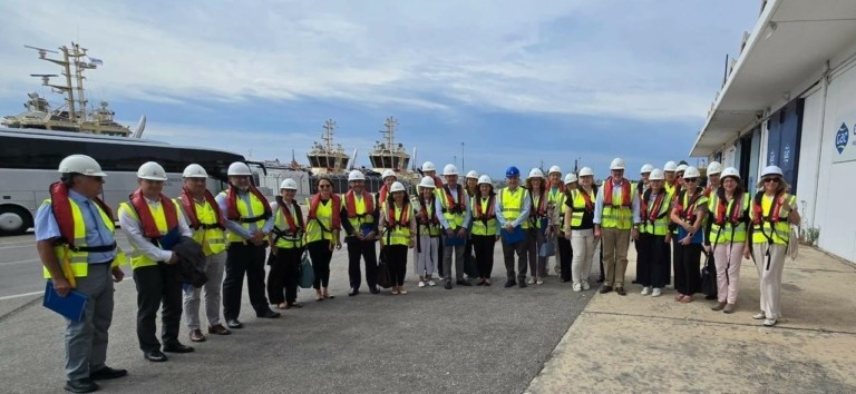 Στο FSRU Αλεξανδρούπολης οι πρέσβεις των κρατών μελών της ΕΕ – 1η Οκτωβρίου η εμπορική λειτουργία του Σταθμού