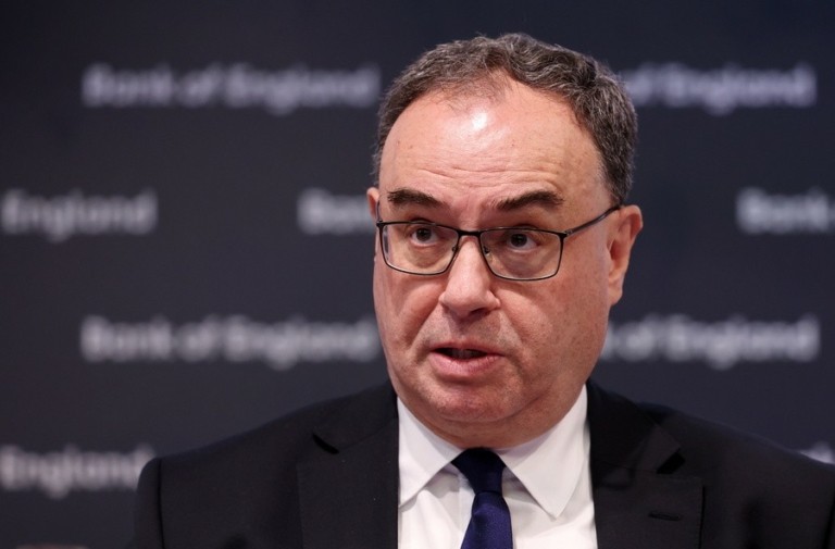 Μπέιλι (BoE): Η Βρετανία πρέπει να έχει καλή σχέση με την ΕΕ – Τι βλέπει για τις συνέπειες της πολιτικής Τραμπ (tweet)