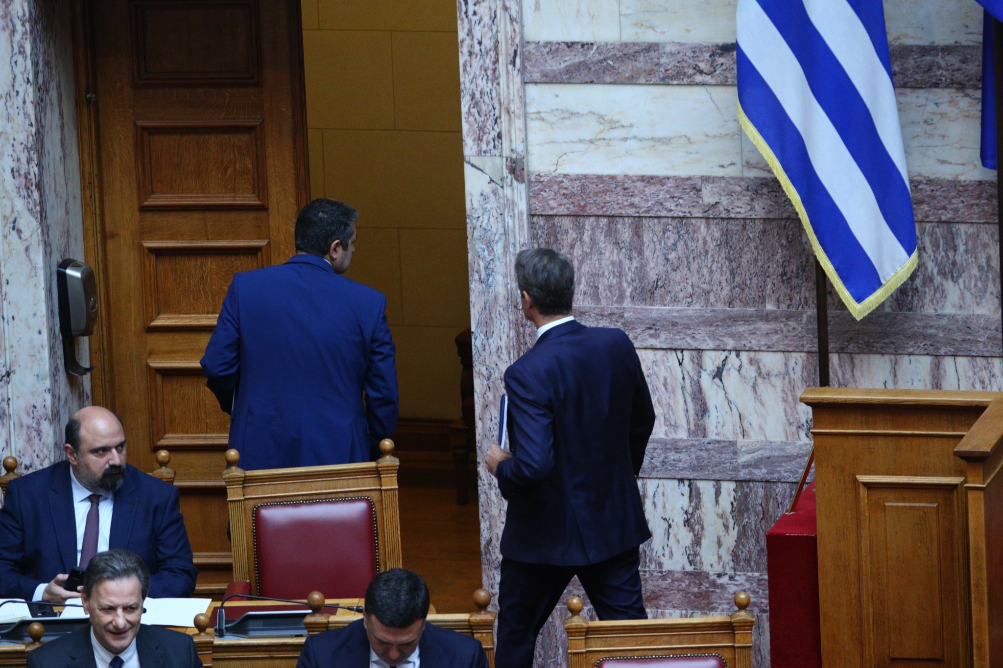 Βουλή: Αποχώρησε ο Μητσοτάκης κατά την ομιλία Παππά και επέστρεψε στον Ανδρουλάκη