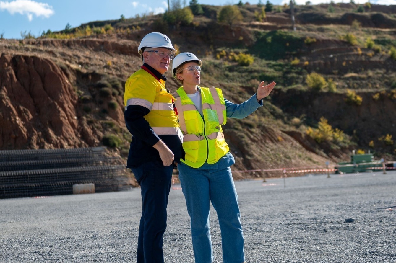Επίσκεψη Σδούκου στο μεταλλευτικό έργο στις Σκουριές – Στο 76% το ποσοστό ολοκλήρωσής του έργου