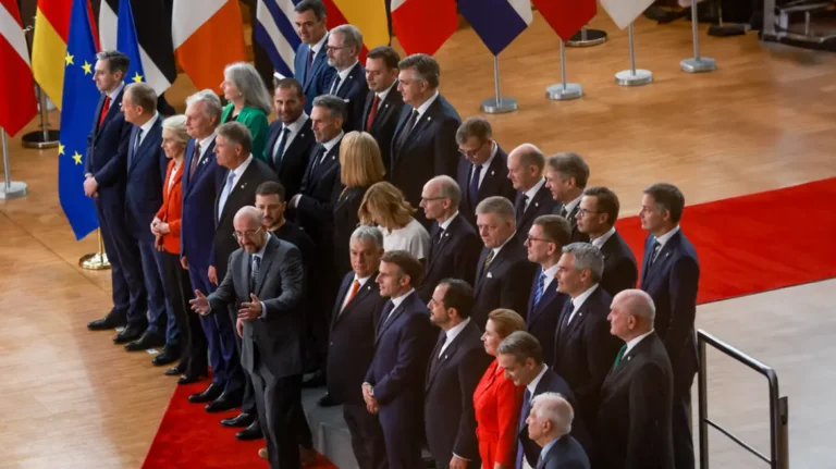 EE: Ταχύτερες και πιο συντονισμένες επιστροφές παράτυπων μεταναστών – Τι αποφάσισε το Ευρωπαϊκό Συμβούλιο (pic)