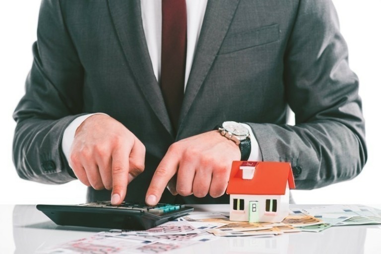 Όφελος €300 εκατ. για τους συνεπείς δανειολήπτες μέχρι σήμερα από το «πάγωμα» των στεγαστικών επιτοκίων