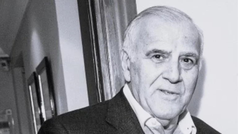 Πέθανε ο επί σειρά ετών διευθύνων σύμβουλος της Coca-Cola 3Ε και της Παπαστράτος, Τίτος Κομνηνός