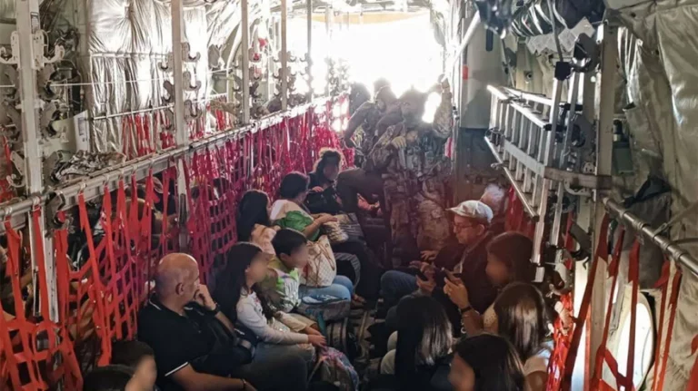 Η επιχείρηση απομάκρυνσης Ελλήνων από τον Λίβανο μέσα από το C-130 – Νέες φωτογραφίες