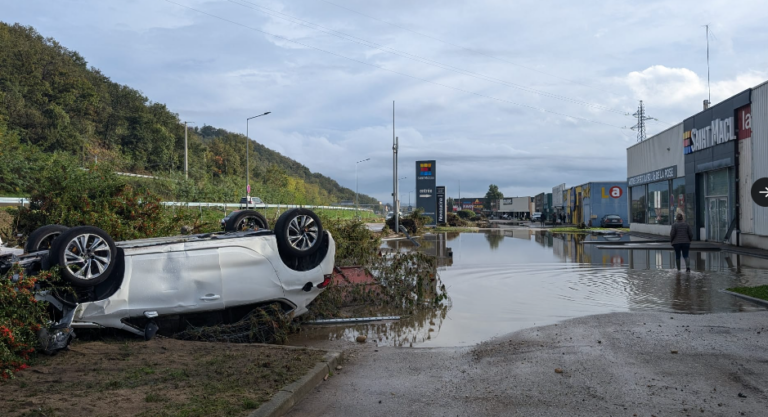 Μεγάλα προβλήματα από ισχυρές πλημμύρες στη Γαλλία (tweets)