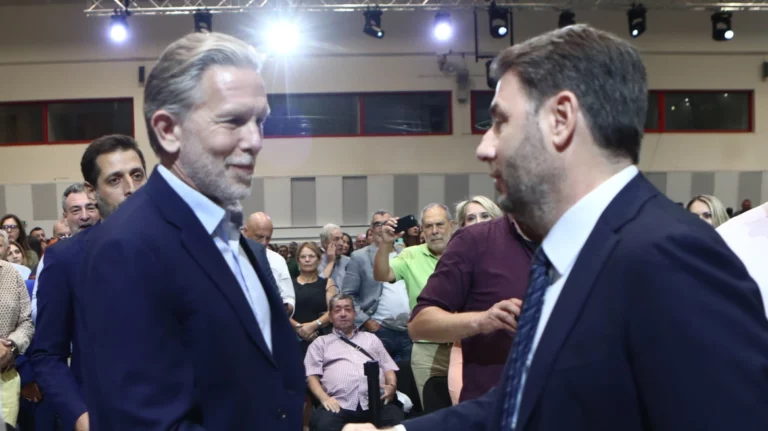 Ο Γερουλάνος επιμένει στα «καρφιά» προς τον Ανδρουλάκη και ανοίγει ατζέντα θέσεων για τη σύγκρουση στο Συνέδριο