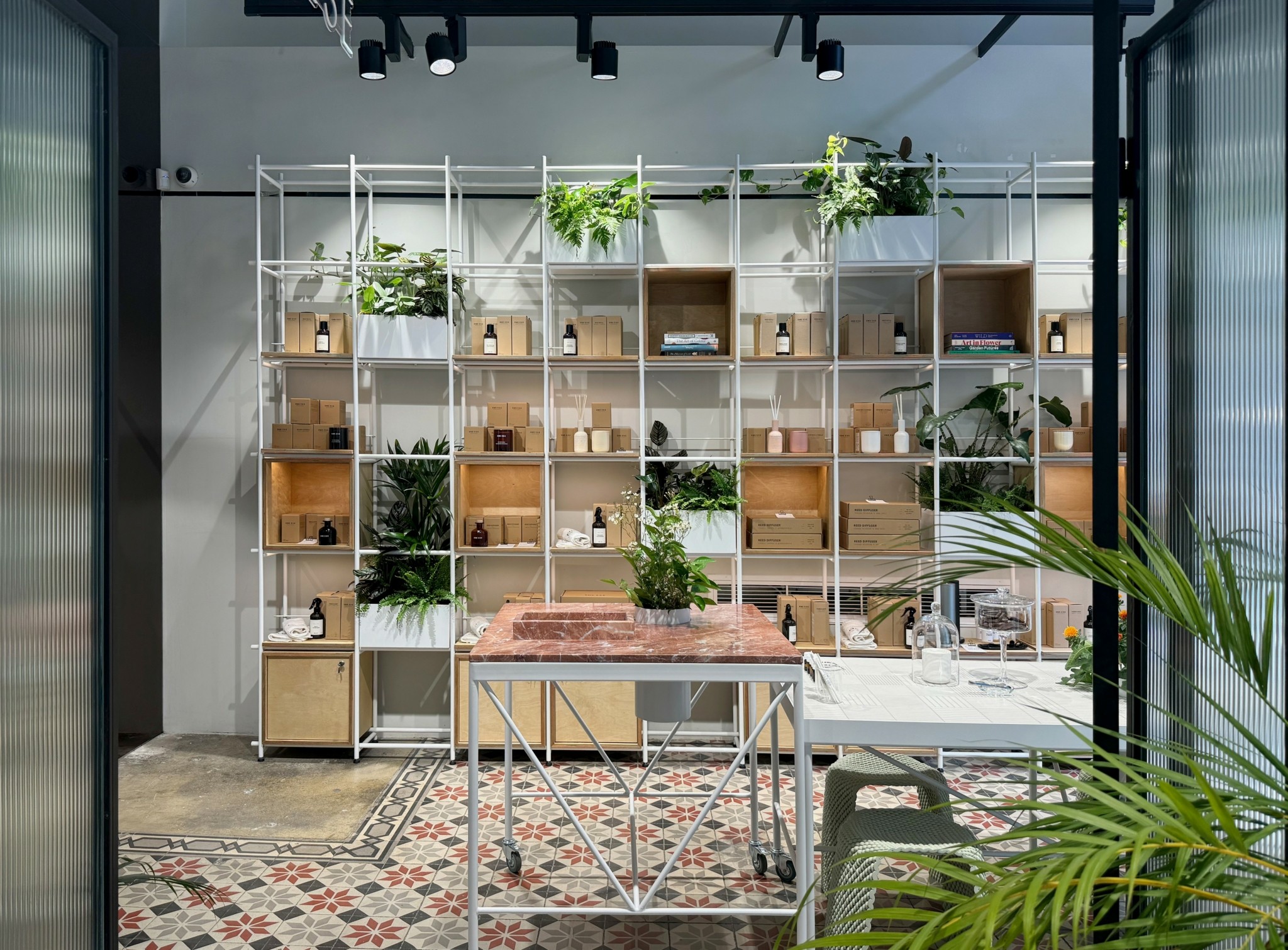 Το Ελληνο-Μεξικάνικο brand που αλλάζει τα δεδομένα στα αρώματα χώρων