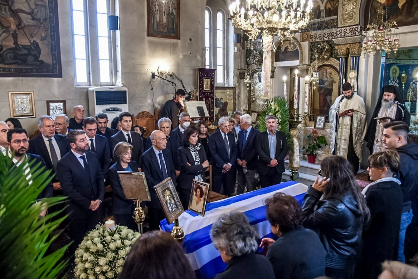 Βάσω Παπανδρέου: Το «όλον ΠΑΣΟΚ» την αποχαιρέτησε στο Αίγιο (pics)