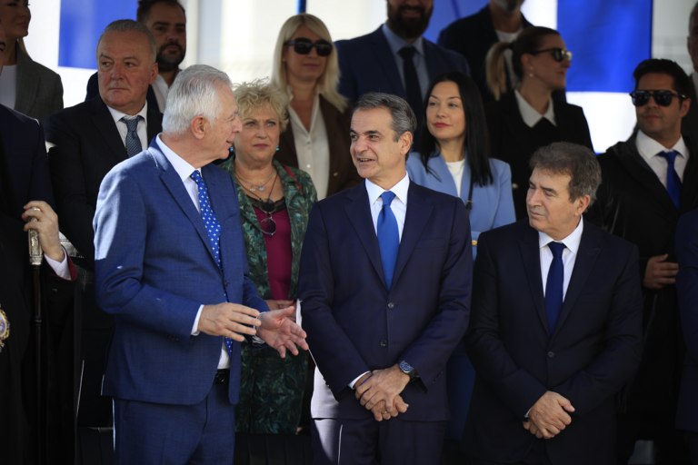 Στο Περιστέρι o Κυριάκος Μητσοτάκης για την 28η Οκτωβρίου: «Η πατρίδα μας είναι ισχυρή» (pics + vid)